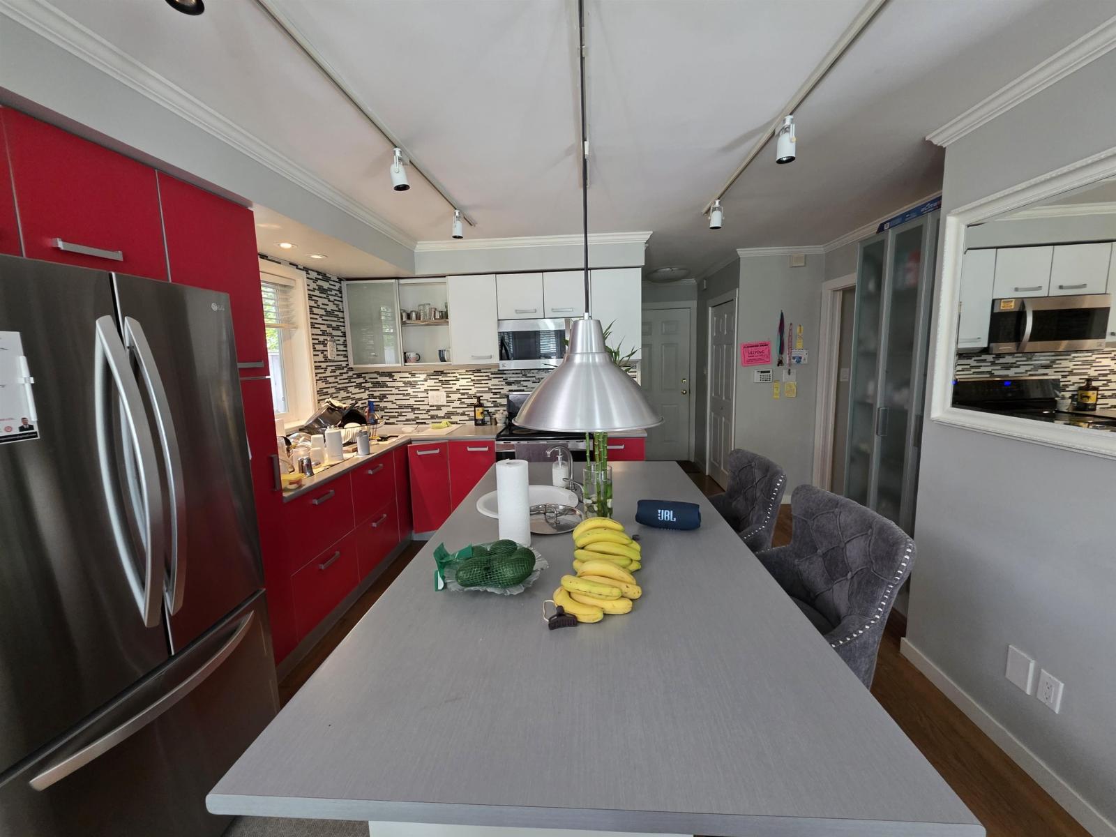 15580 20 Avenue Property Photo 7