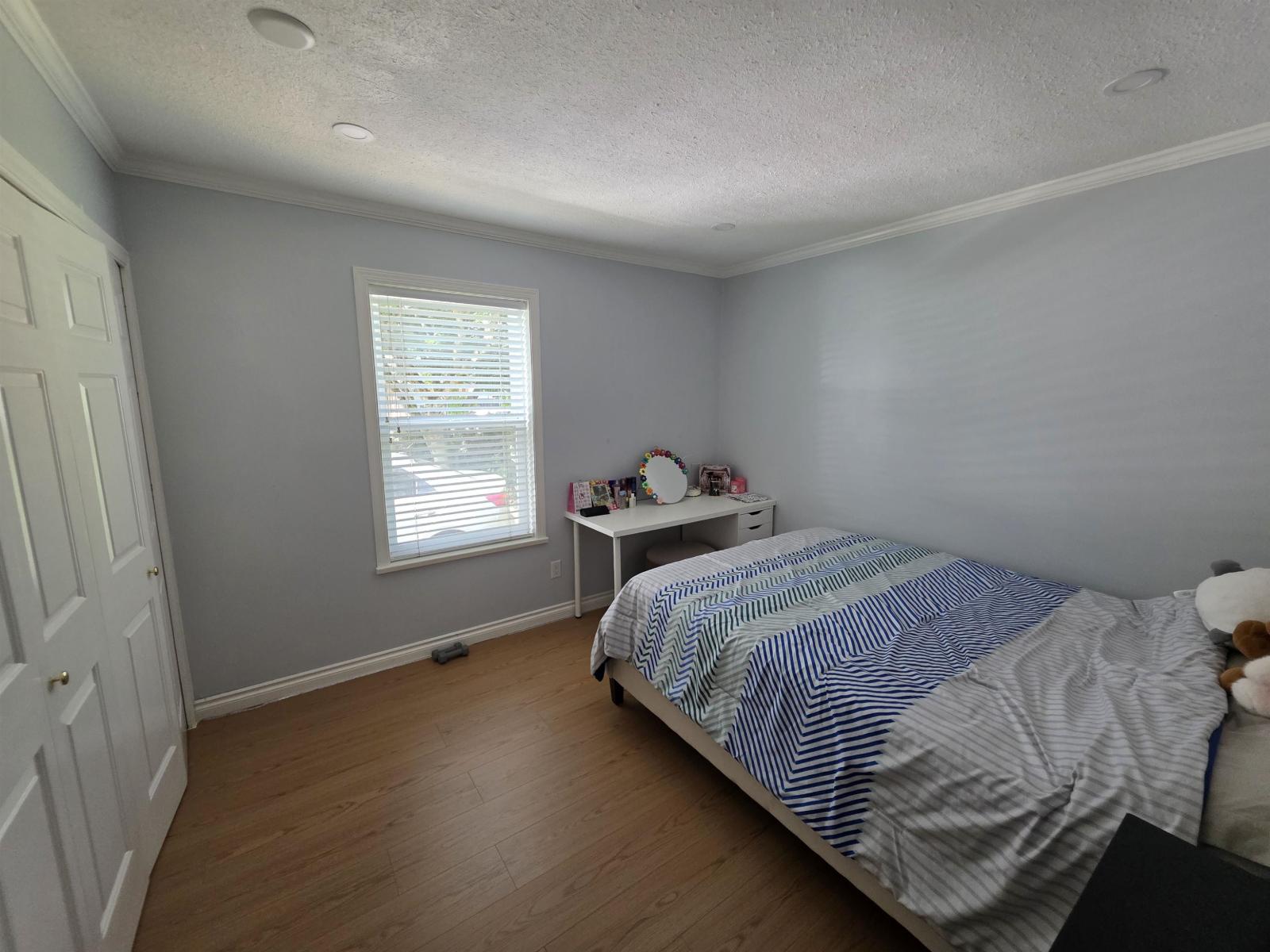 15580 20 Avenue Property Photo 10
