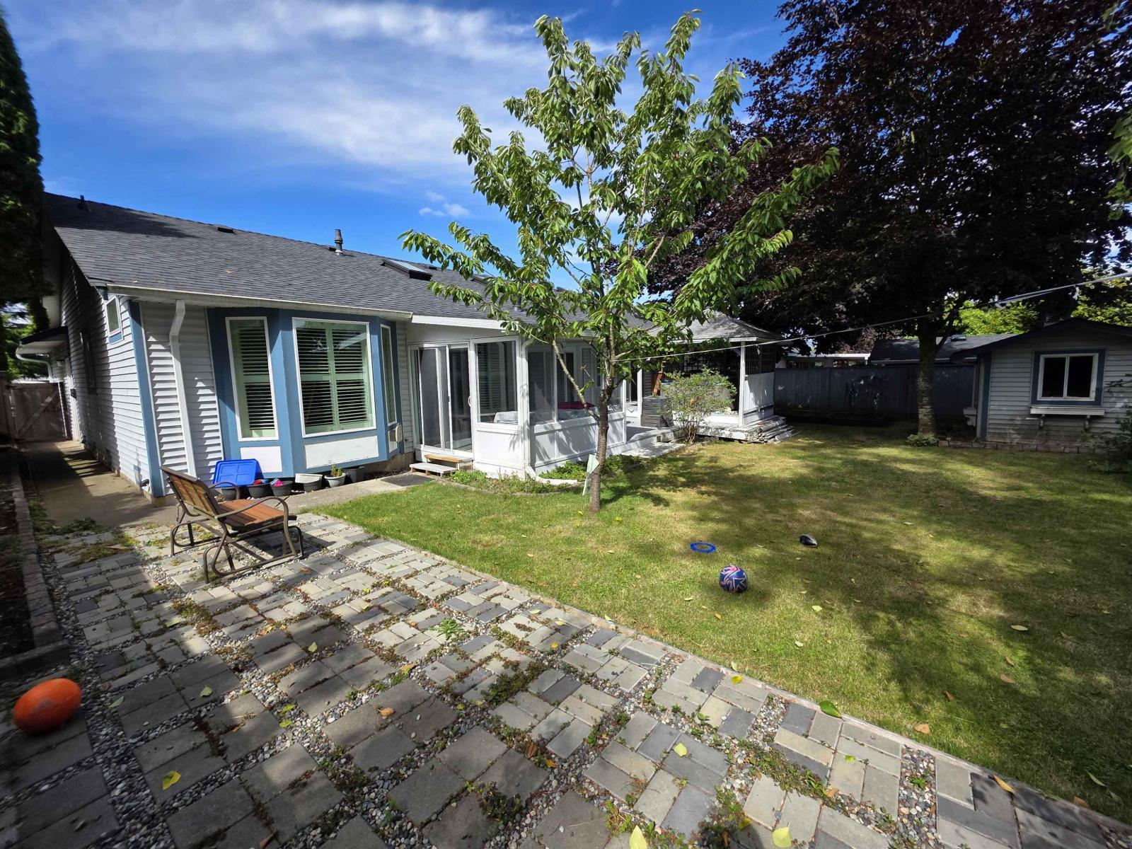 15580 20 Avenue Property Photo 15