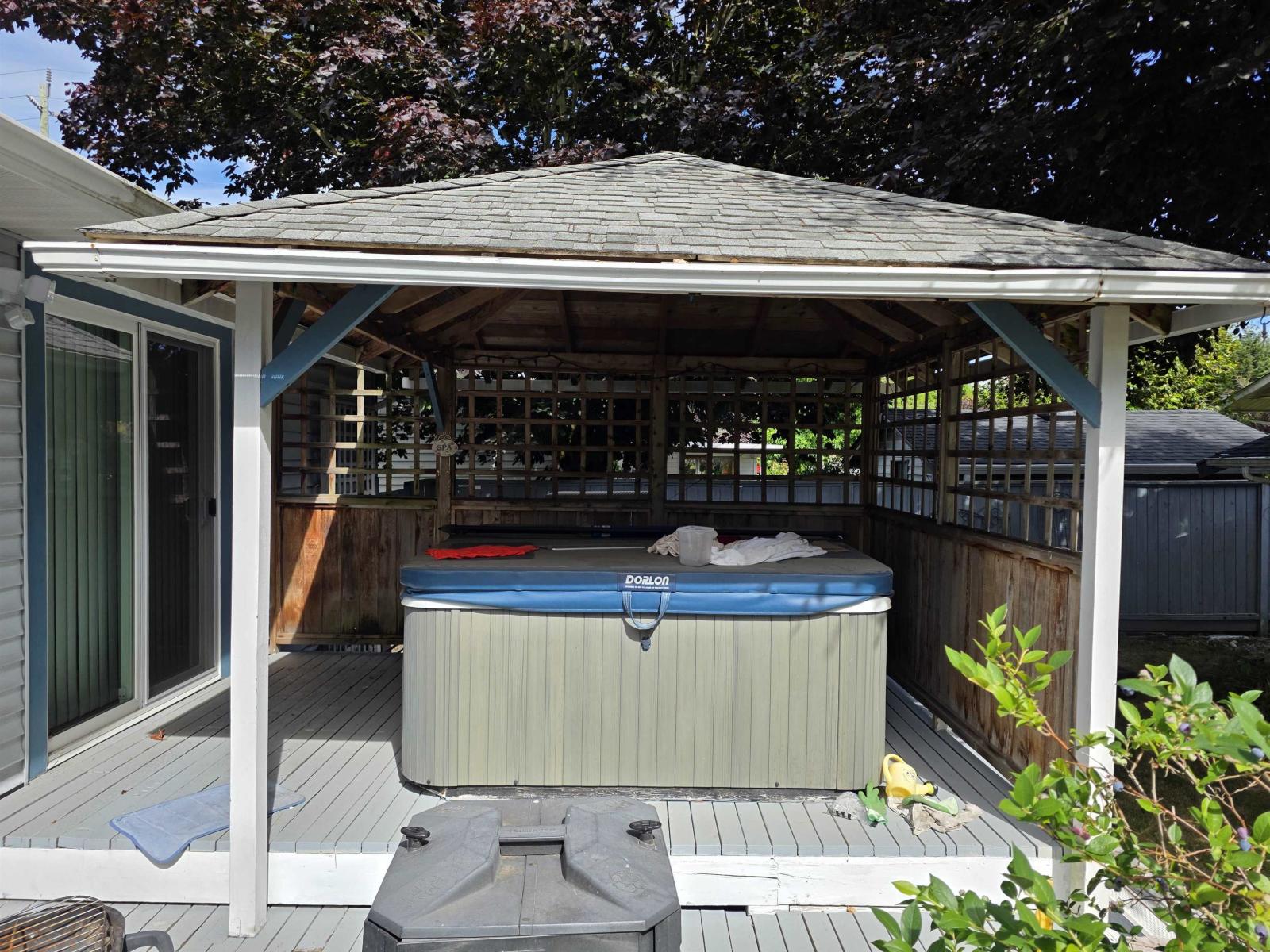 15580 20 Avenue Property Photo 17
