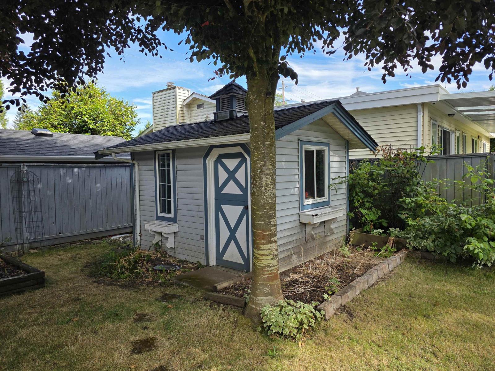 15580 20 Avenue Property Photo 18