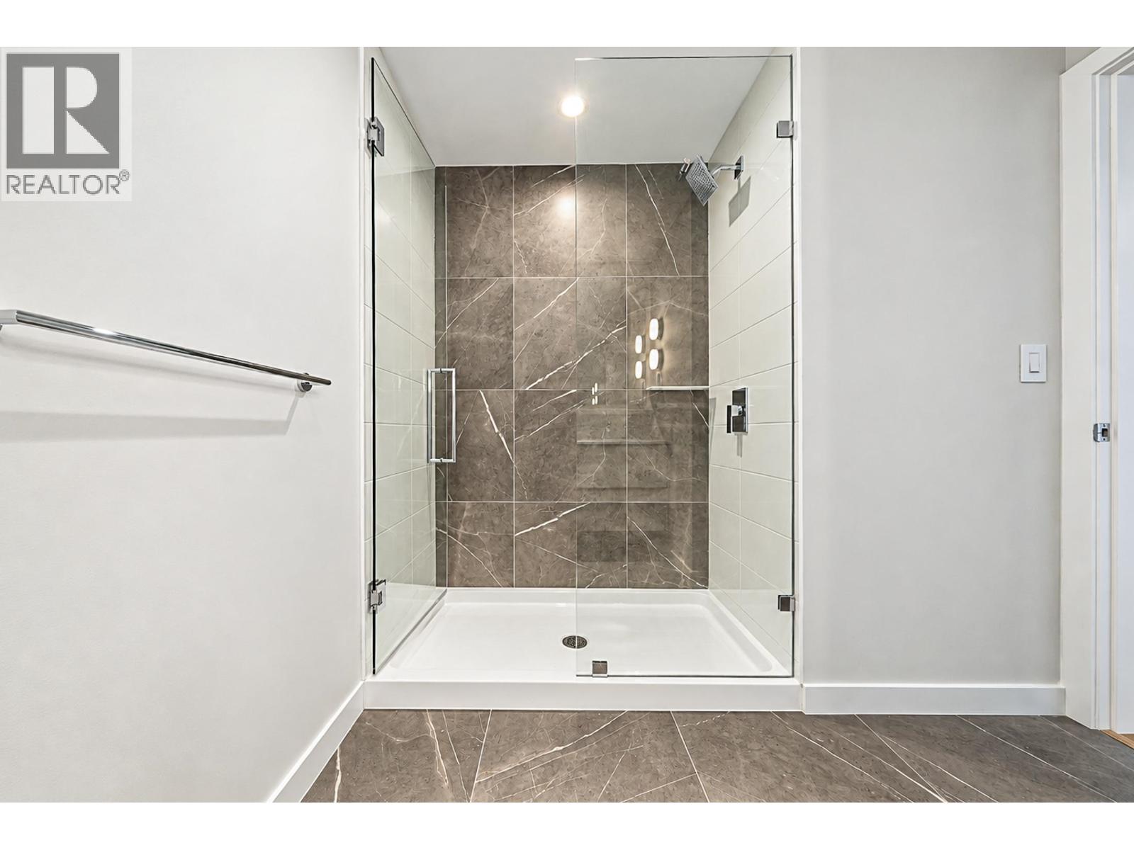 2506 612 Elmwood Street Property Photo 12