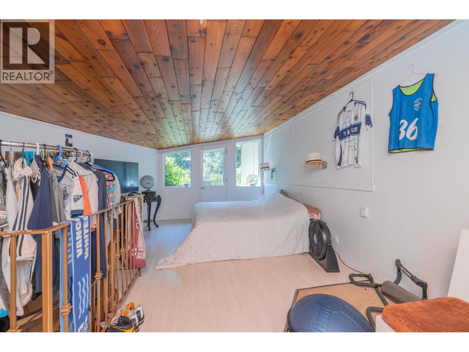 23942 Fern Crescent Property Photo 15