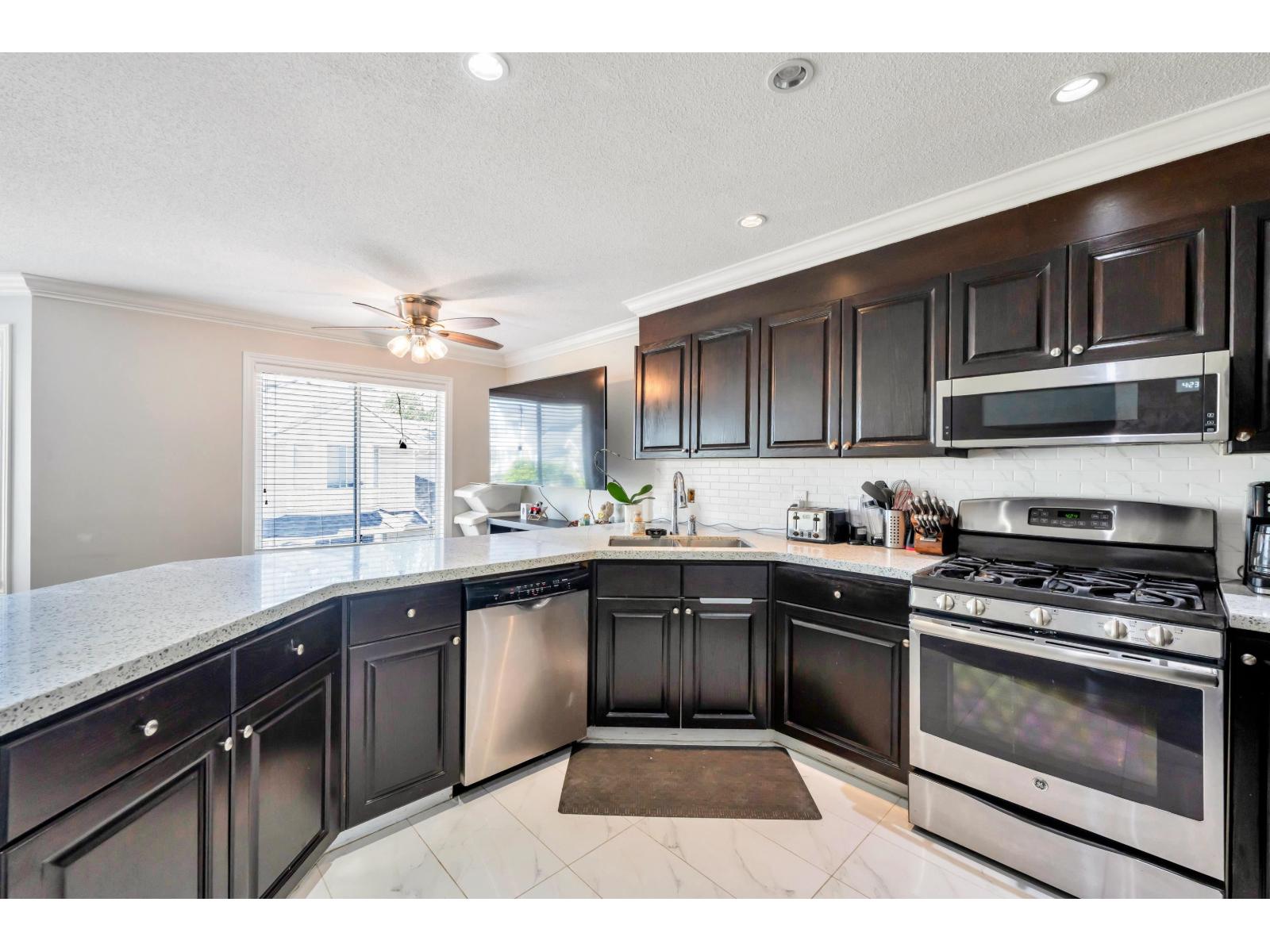 97 7955 122 Street Property Photo 7