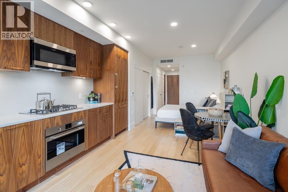 410 2550 GARDEN DRIVE Property Photo 1