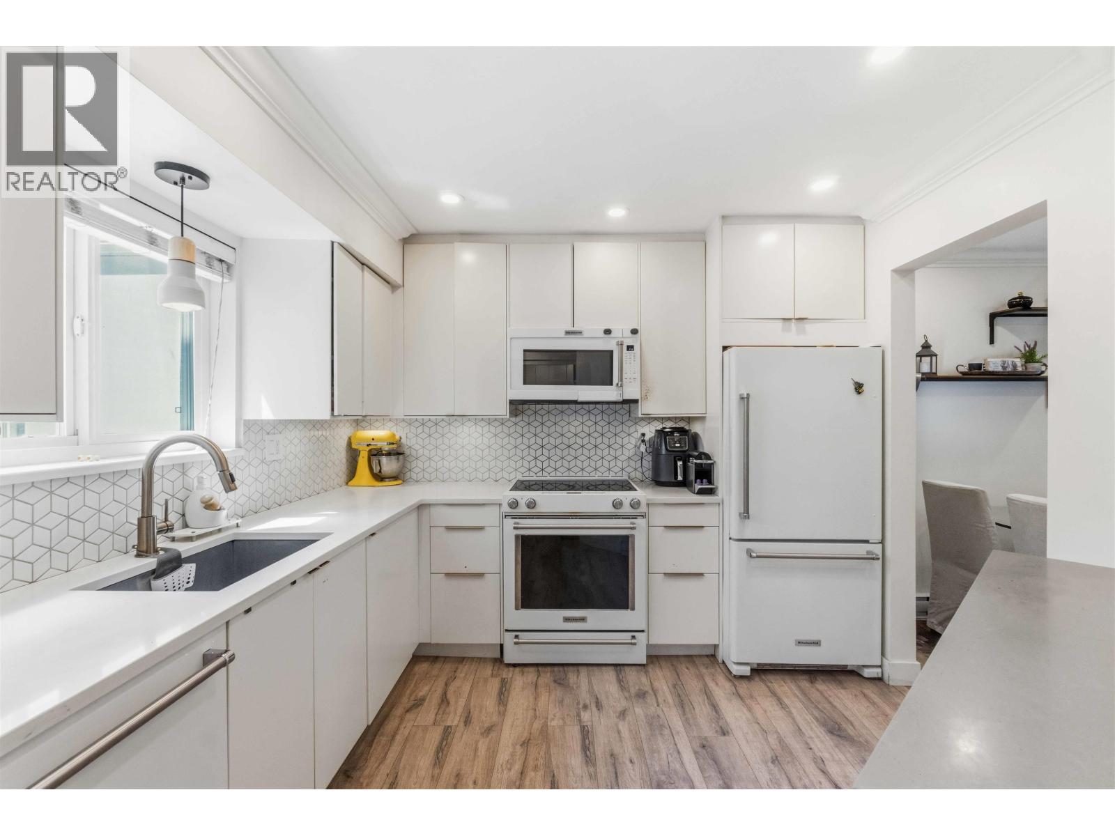 11 7400 Minoru Boulevard Property Photo 12