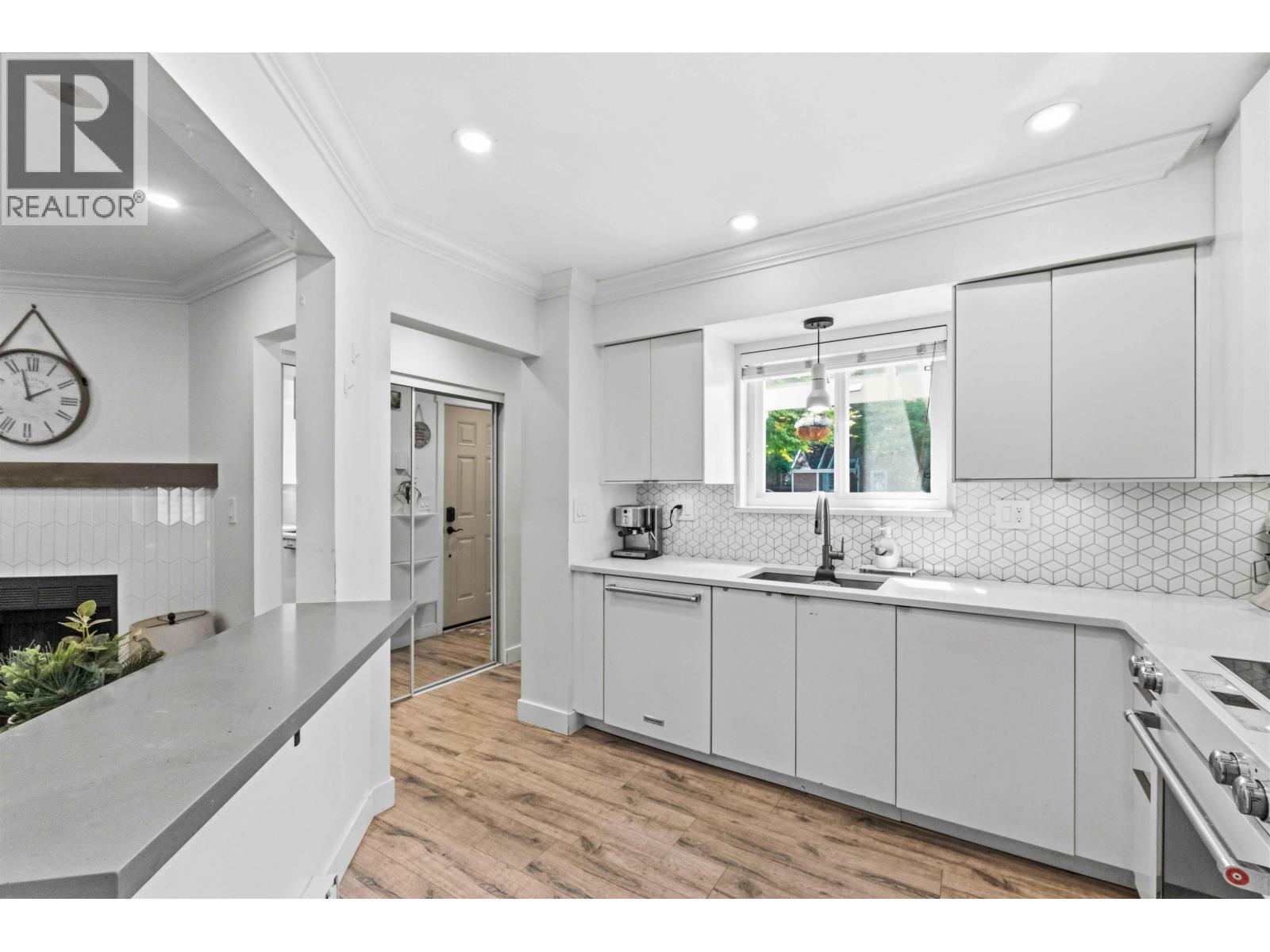 11 7400 Minoru Boulevard Property Photo 15