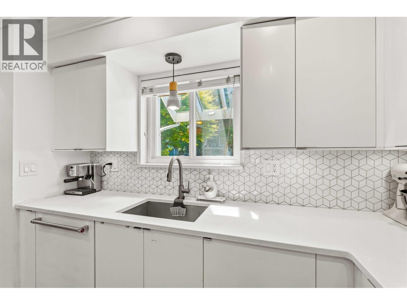 11 7400 Minoru Boulevard Property Photo 16