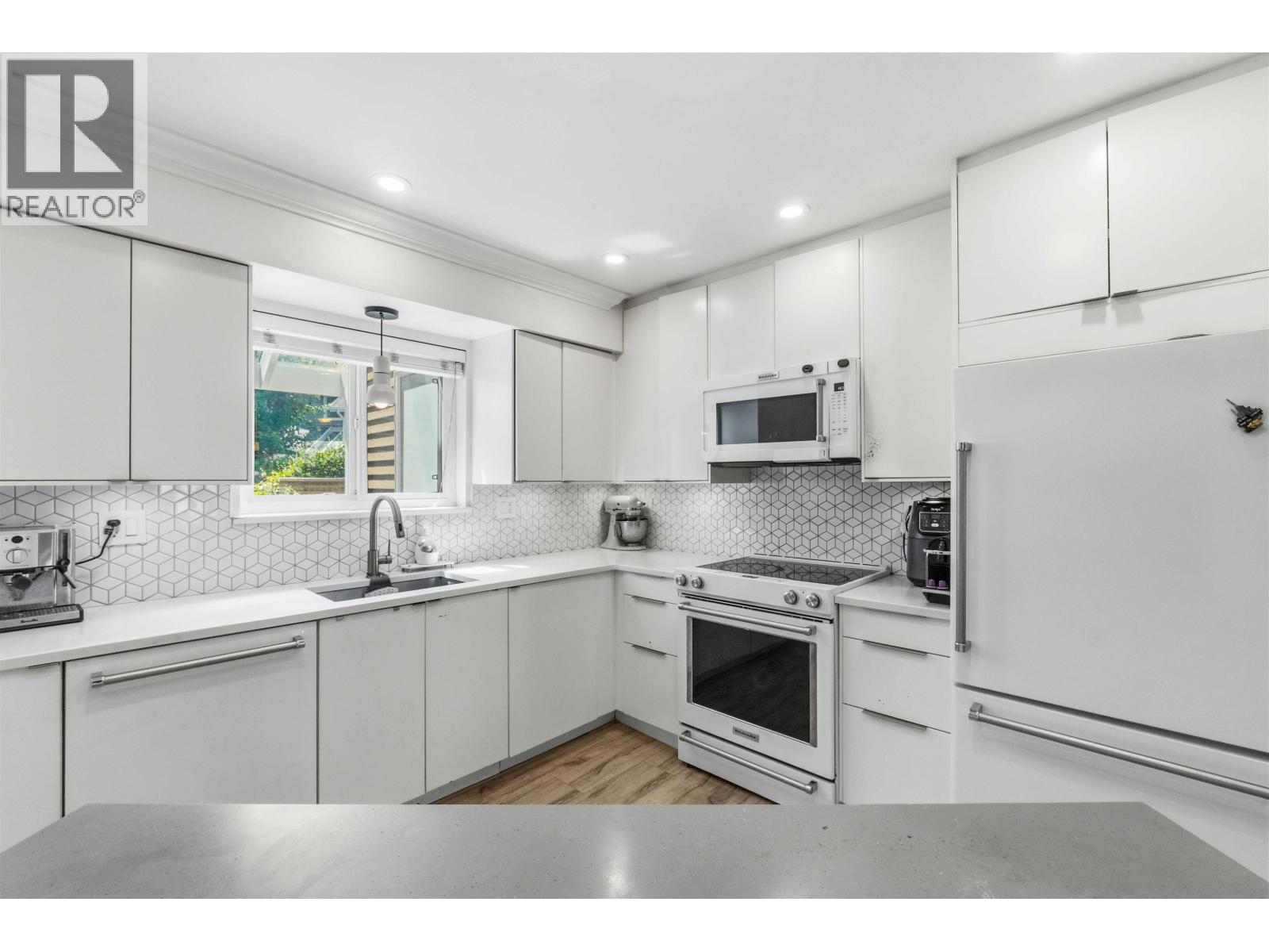 11 7400 Minoru Boulevard Property Photo 17