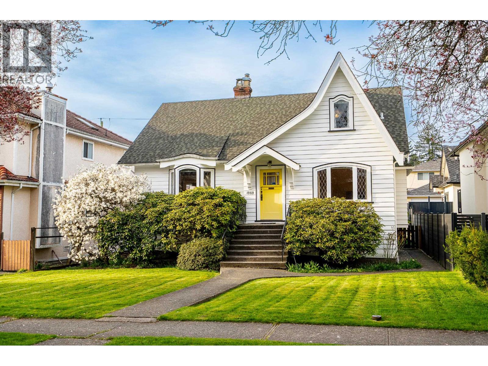 1969 W 43rd Avenue Property Photo 2