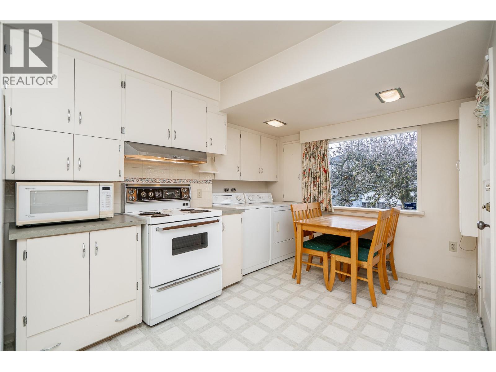 1969 W 43rd Avenue Property Photo 9