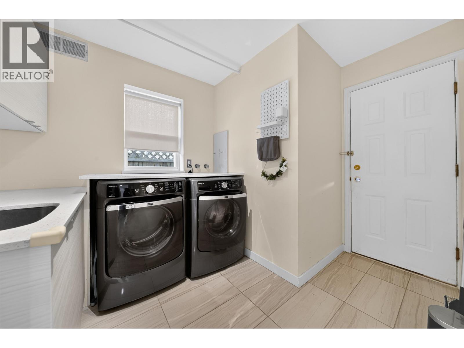 10360 Hall Avenue Property Photo 18