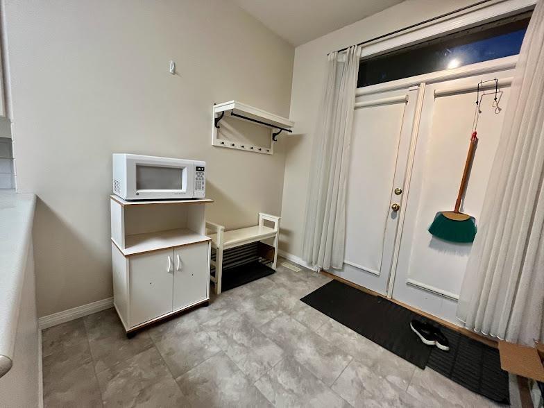 14852 57b Avenue Property Photo 7