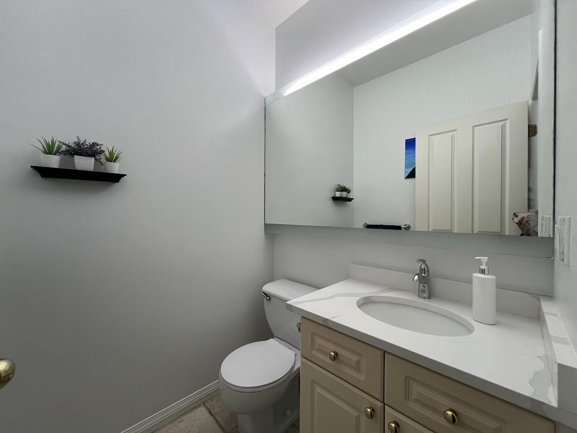 14852 57b Avenue Property Photo 8