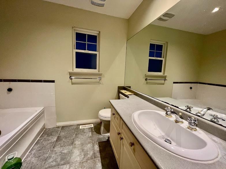 14852 57b Avenue Property Photo 11
