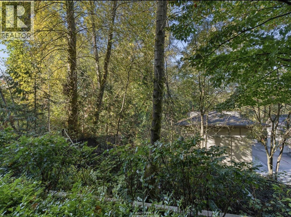 103 700 Klahanie Drive Property Photo 5