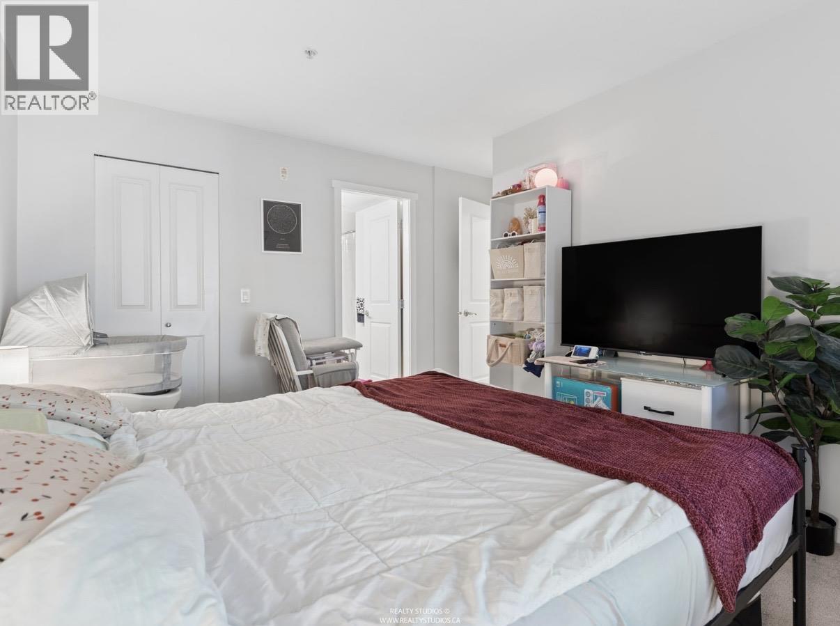 103 700 Klahanie Drive Property Photo 17