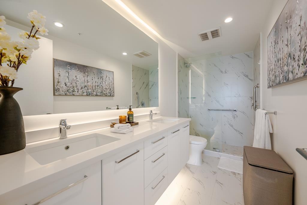 707 1588 Johnston Road Property Photo 15