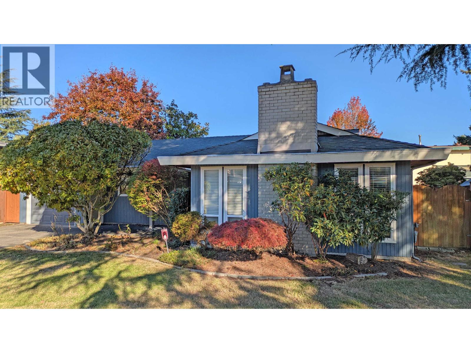 5645 51 Avenue Property Photo 1