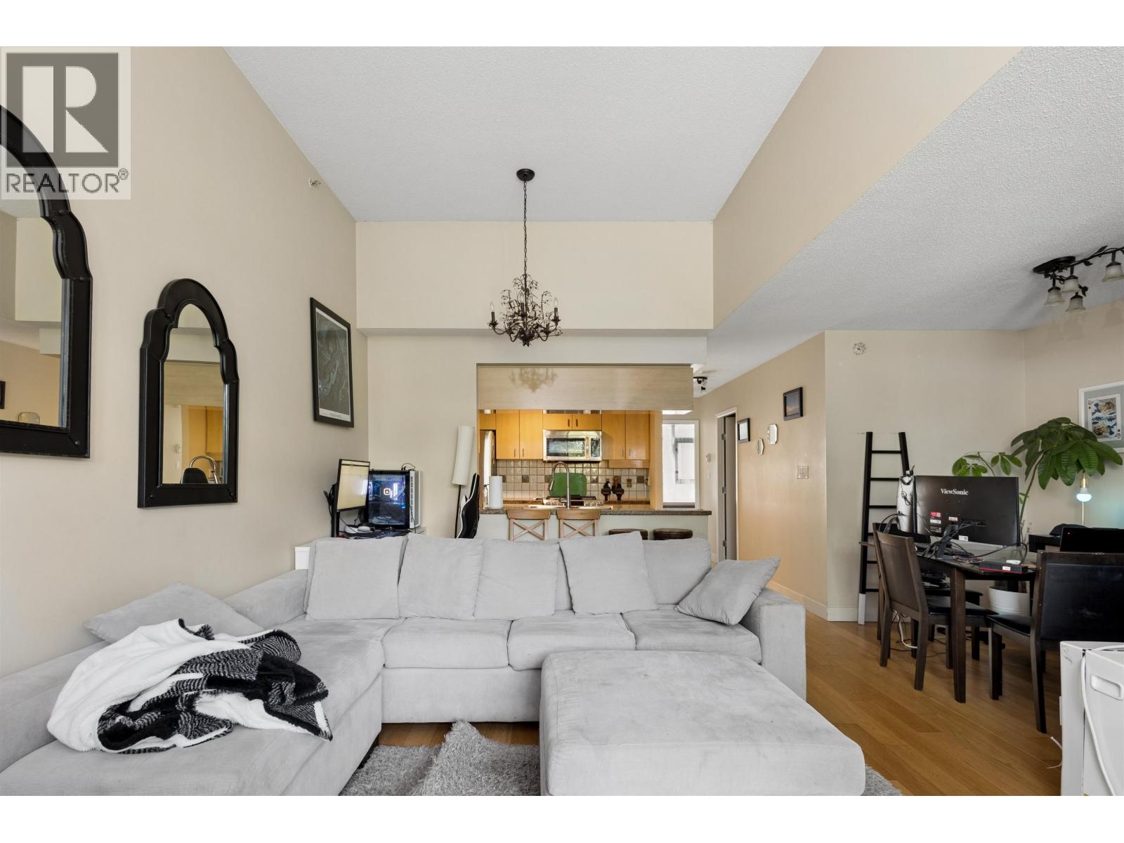 2p 1033 Marinaside Crescent Property Photo 12