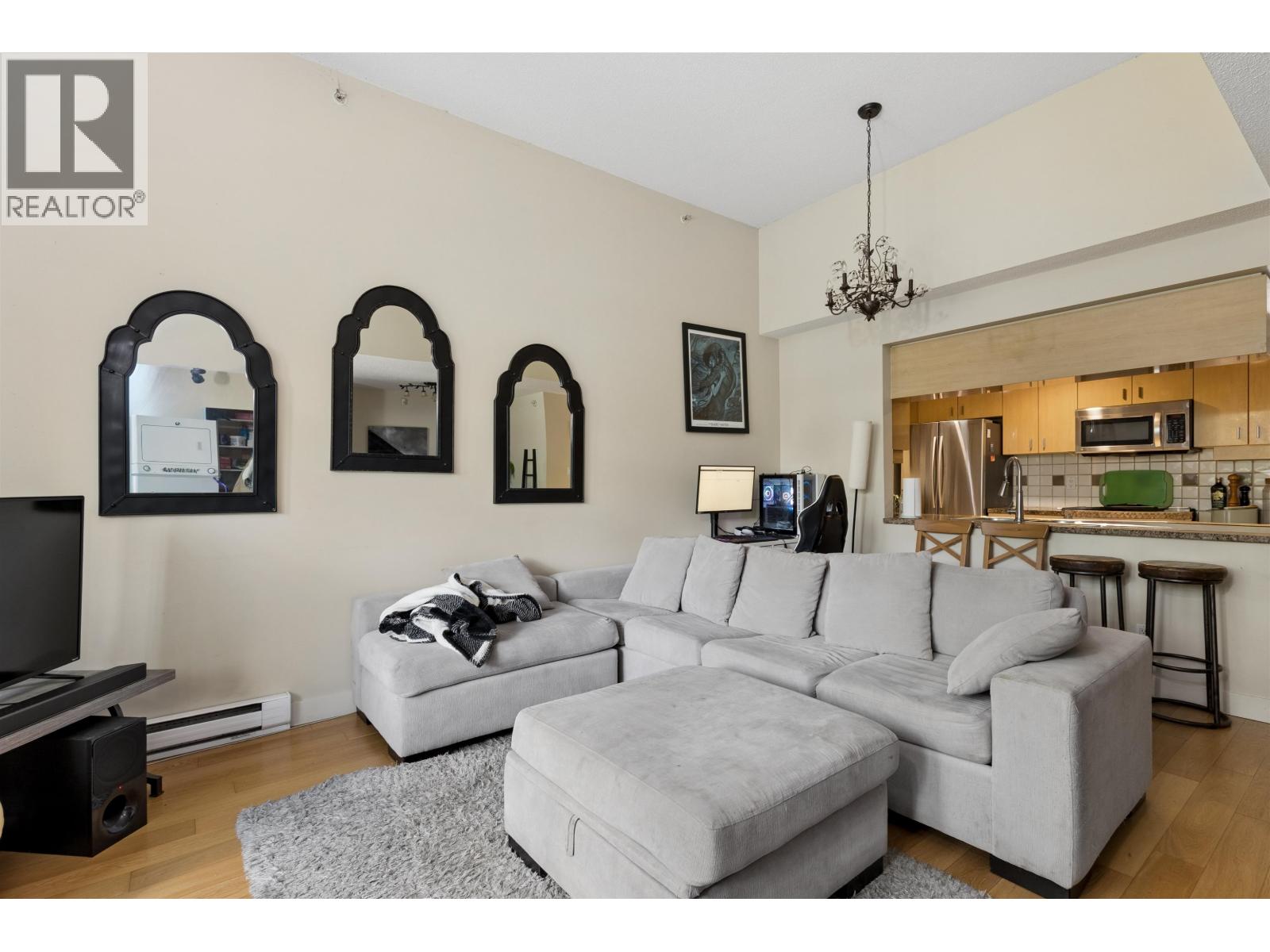 2p 1033 Marinaside Crescent Property Photo 18