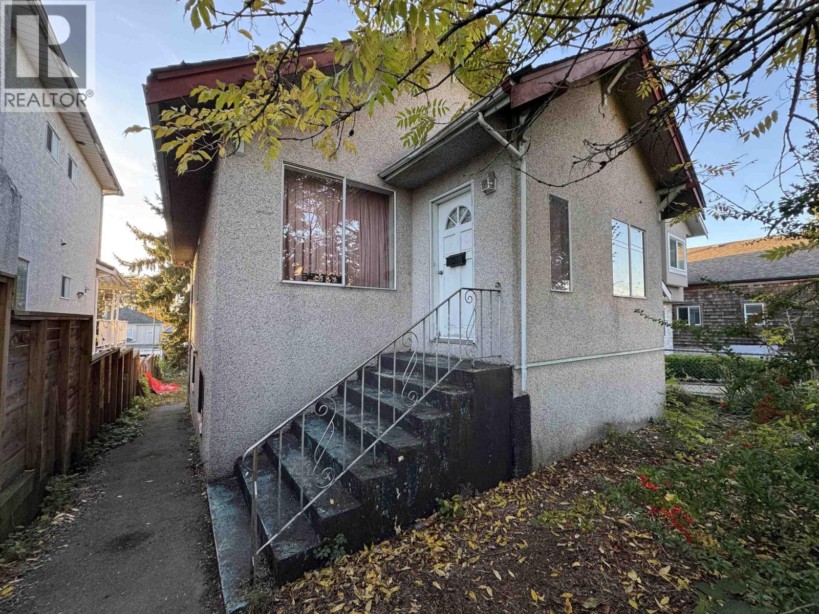 4539 VICTORIA DRIVE Property Photo 1
