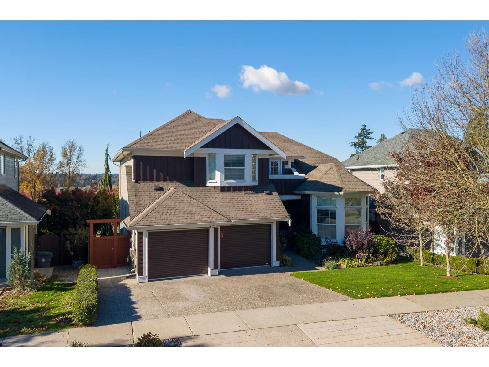 6061 163 STREET Property Photo 1