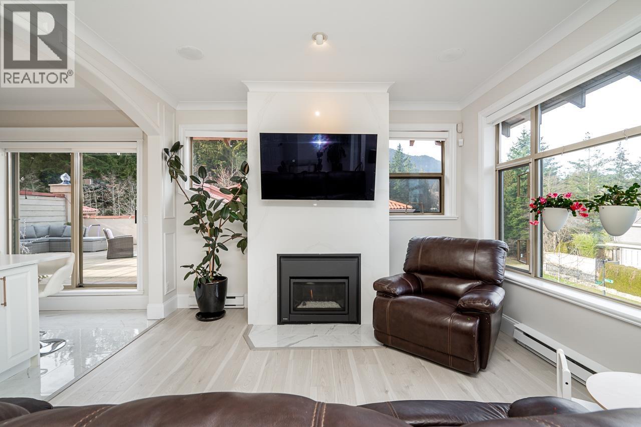 408 3176 Plateau Boulevard Property Photo 9