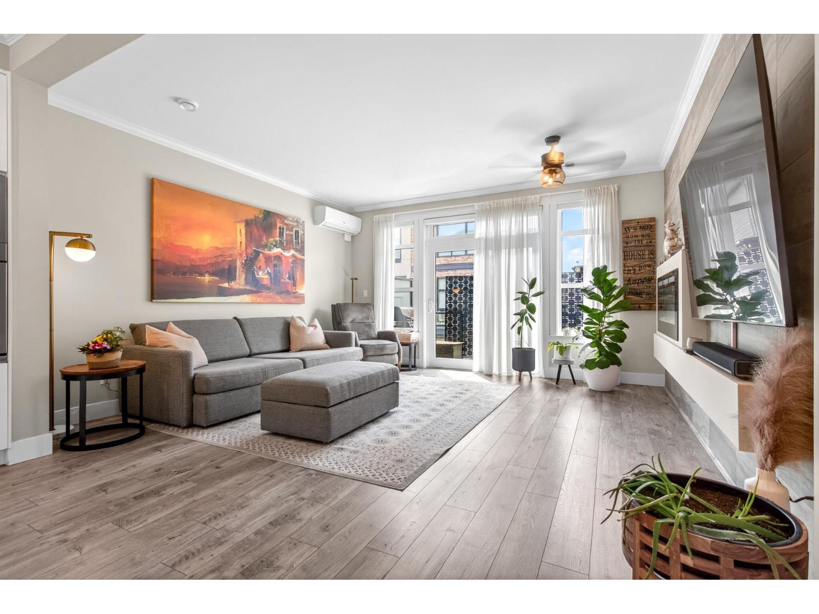 111 16488 64 AVENUE Property Photo 1