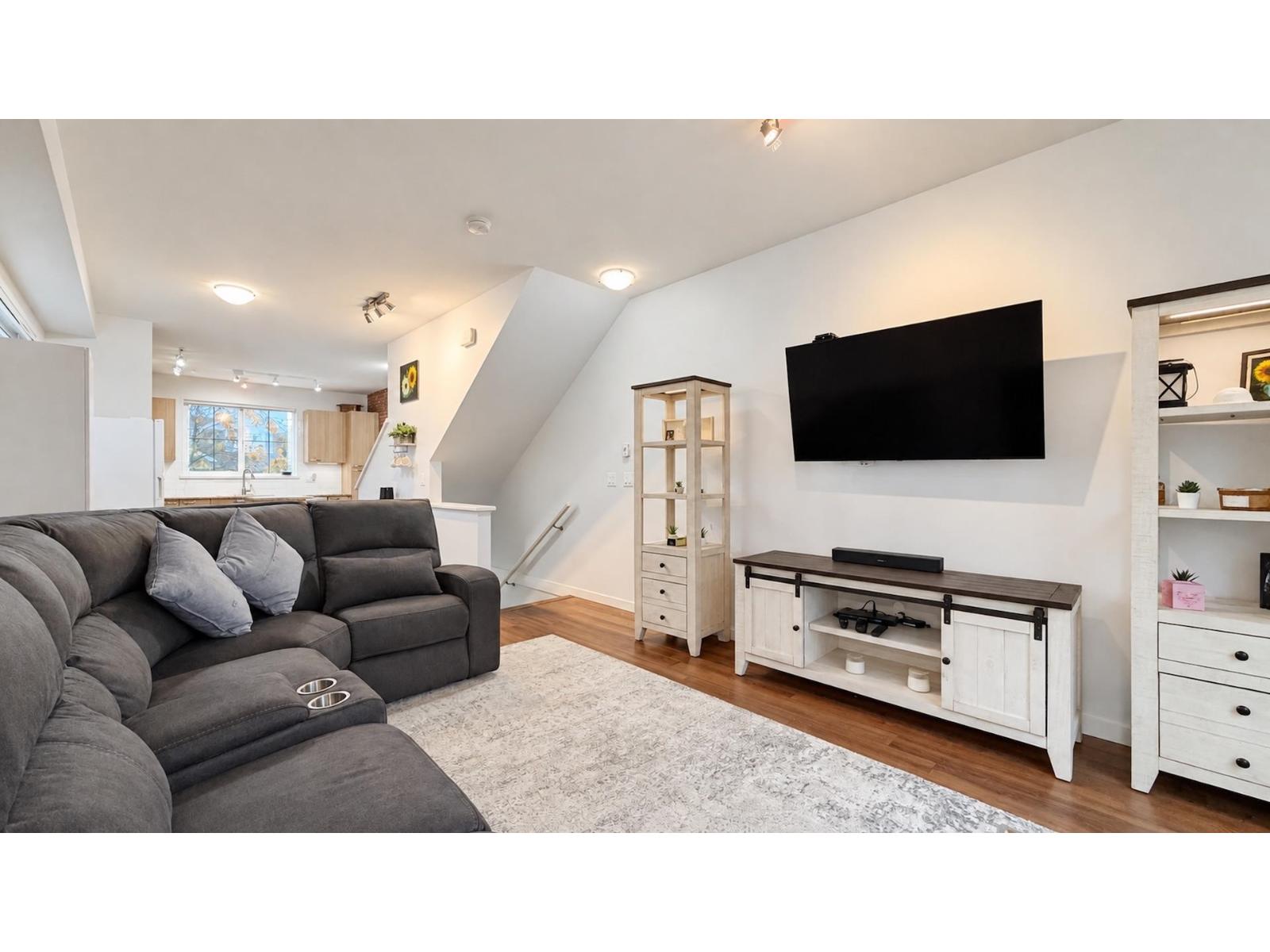 114 14833 61 AVENUE Property Photo 1