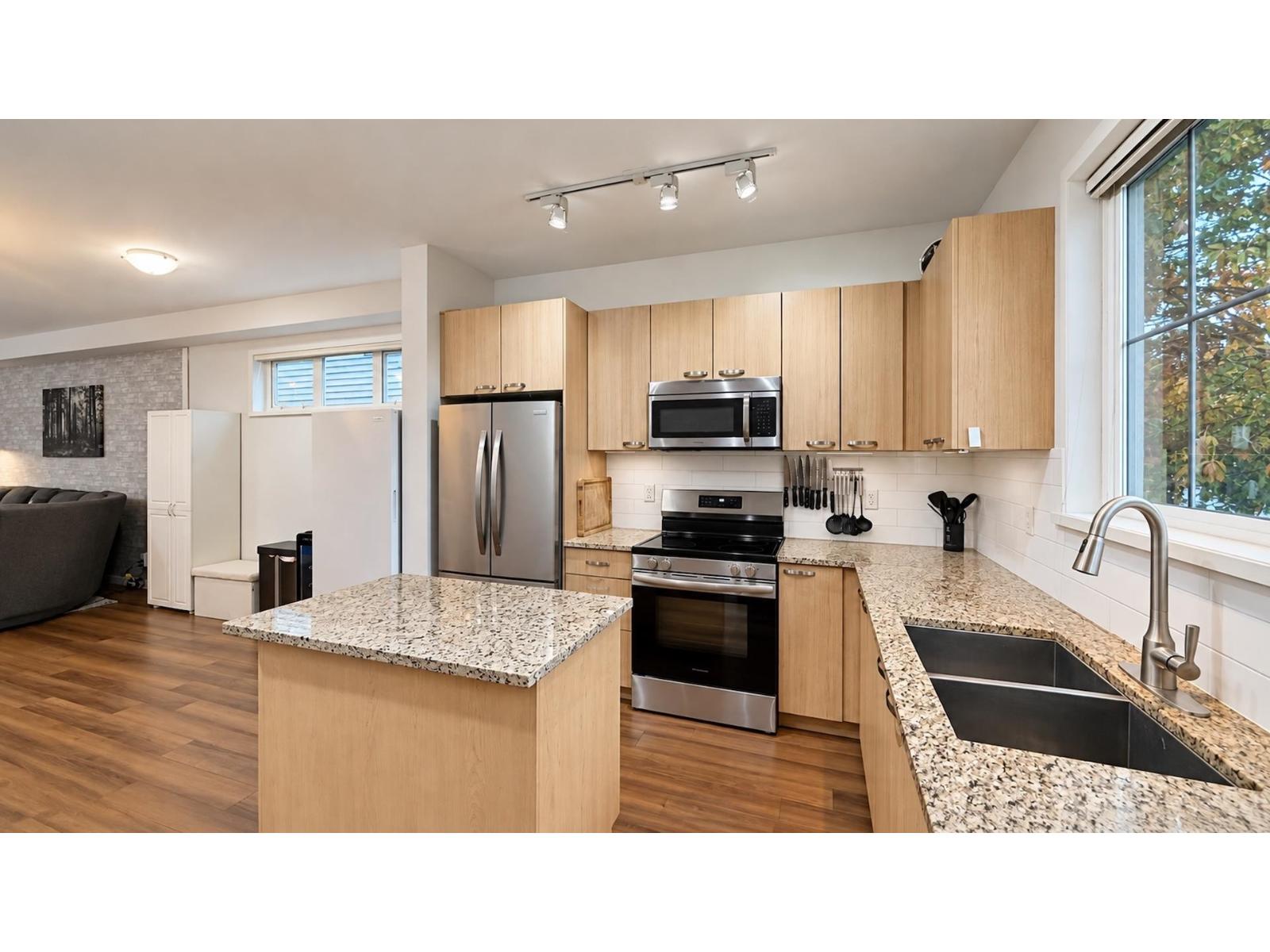 114 14833 61 Avenue Property Photo 11