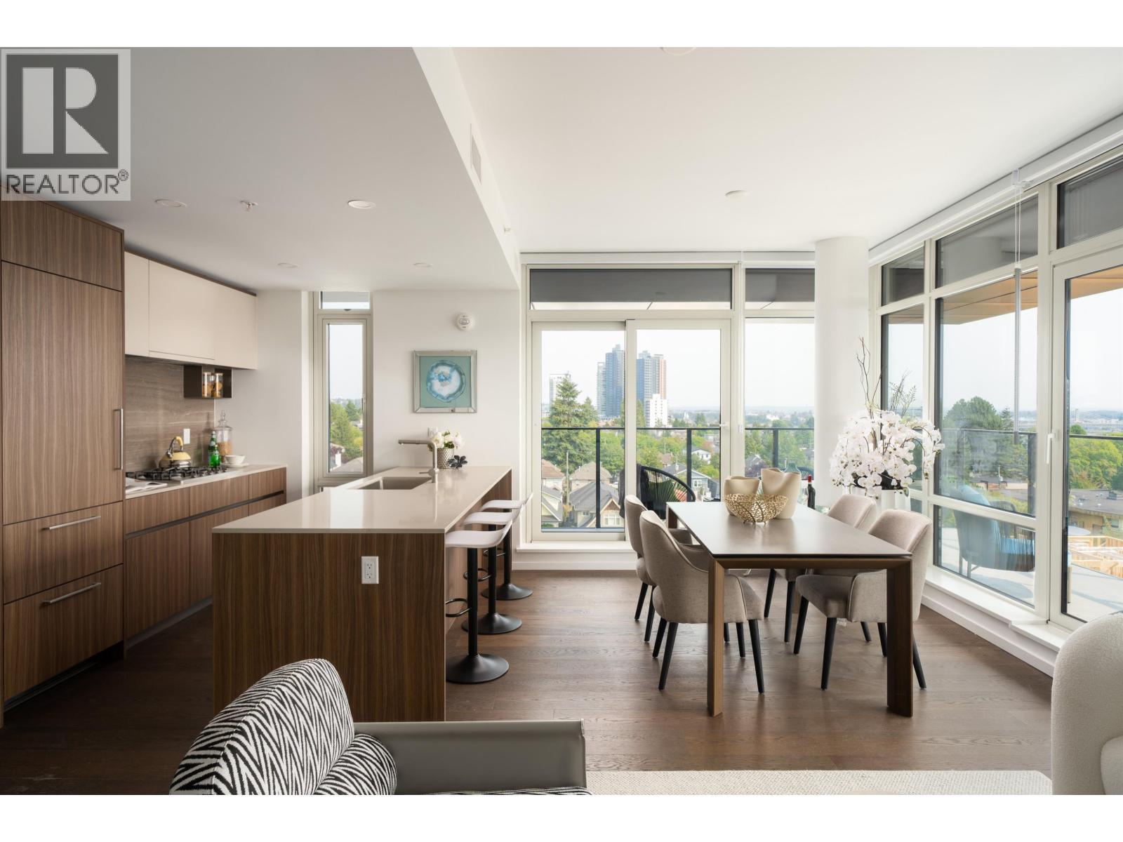 503 8486 Oak Street Property Photo 1