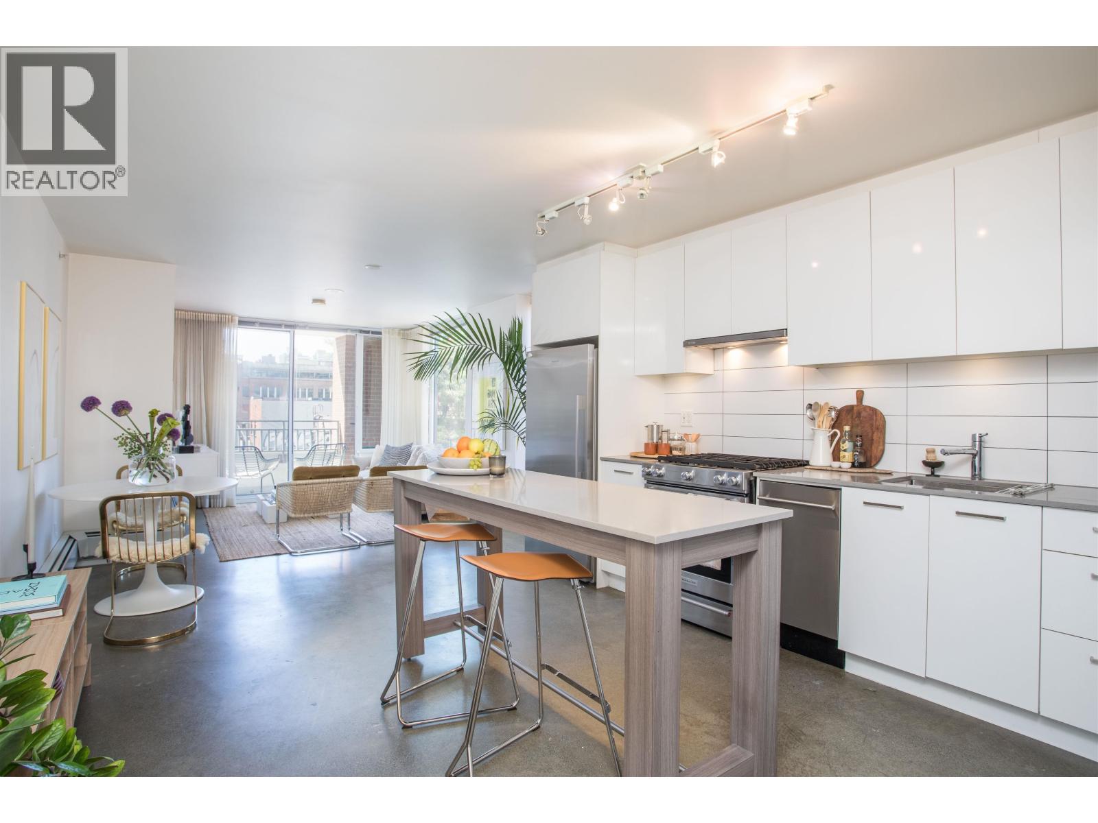 307 231 E PENDER STREET Property Photo 1