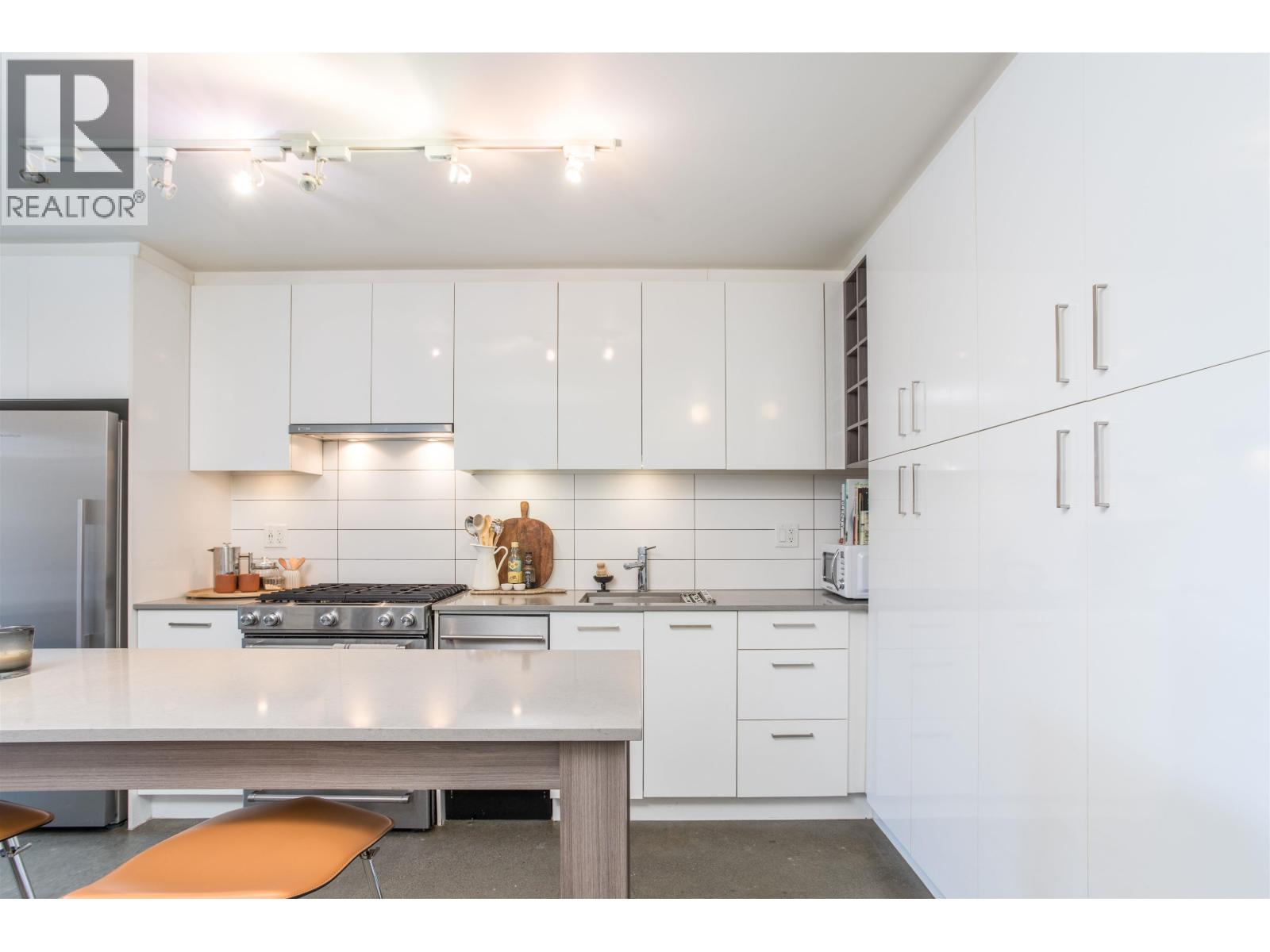 307 231 E Pender Street Property Photo 12