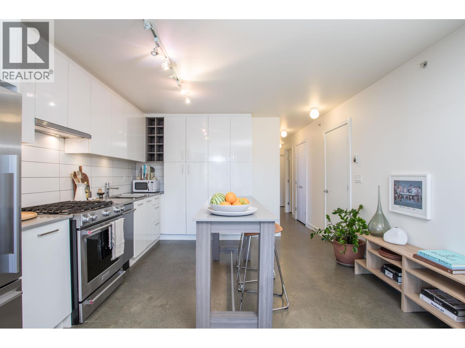 307 231 E Pender Street Property Photo 14