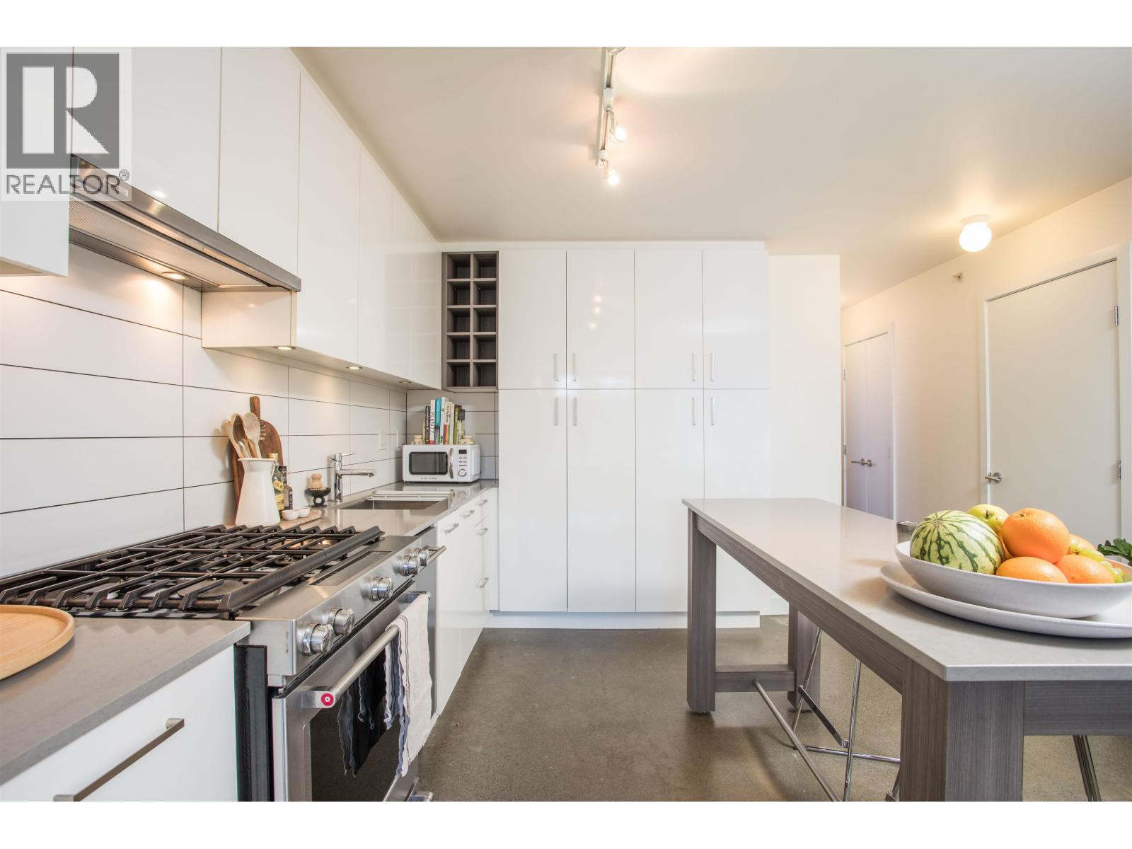 307 231 E Pender Street Property Photo 15
