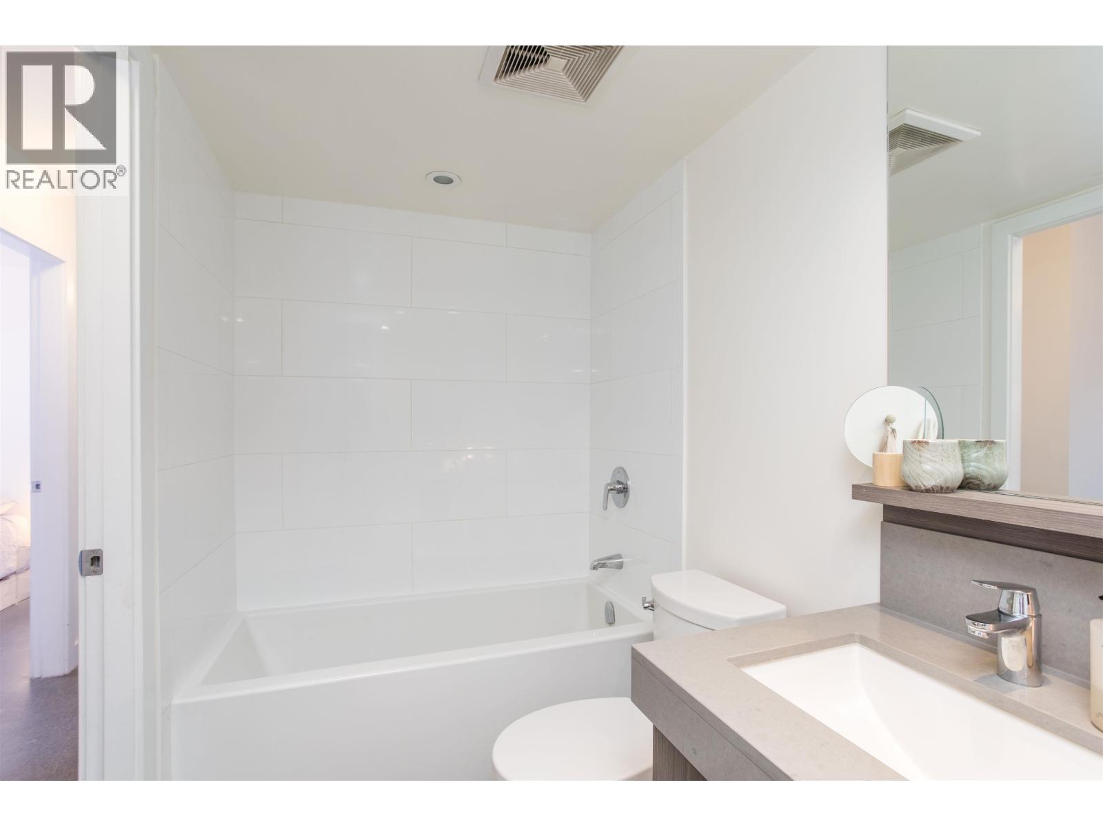 307 231 E Pender Street Property Photo 25