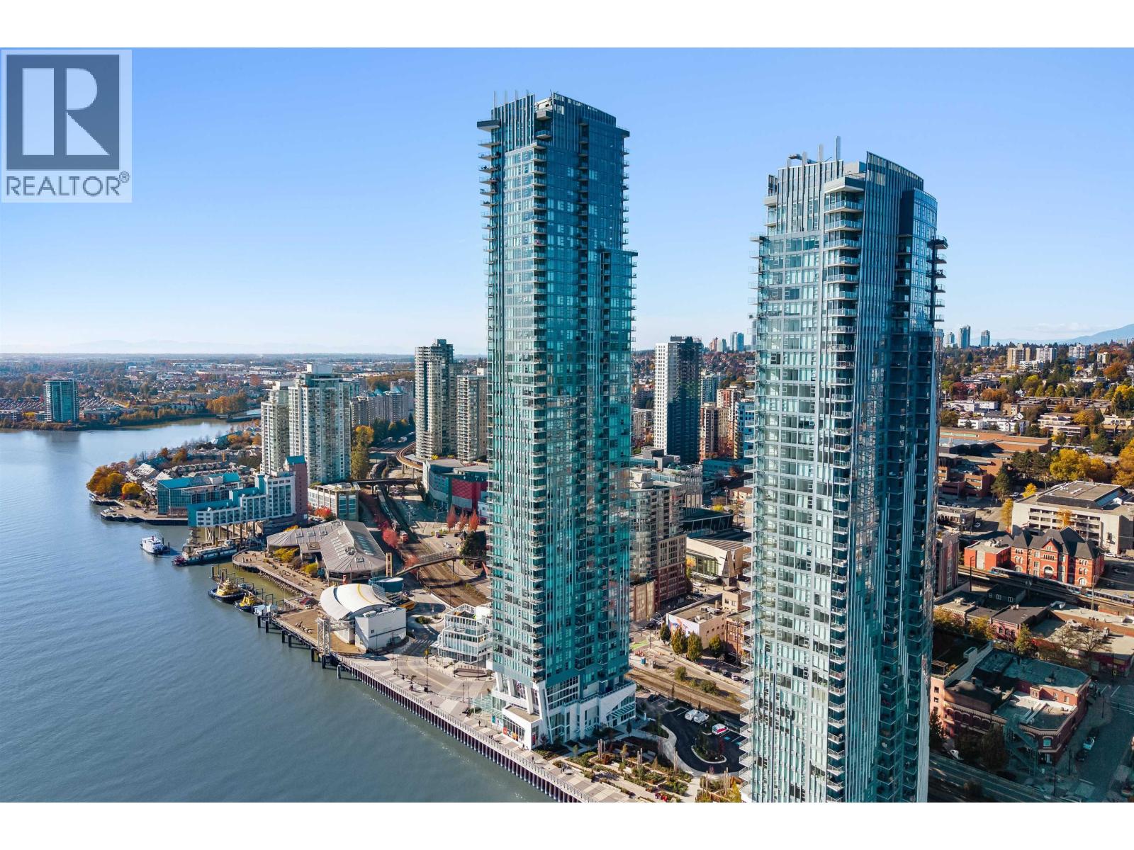 4201 680 QUAYSIDE DRIVE Property Photo 1
