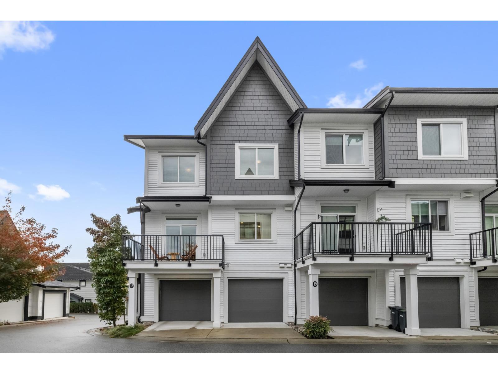 18 6897 201 STREET Property Photo 1