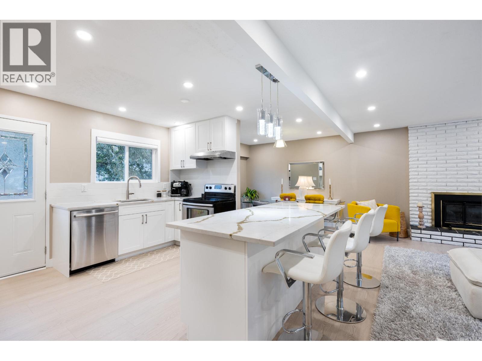 38295 CHESTNUT AVENUE Property Photo 1