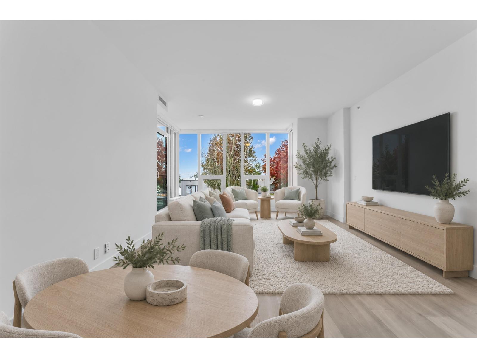 211 1342 Johnston Road Property Photo 1