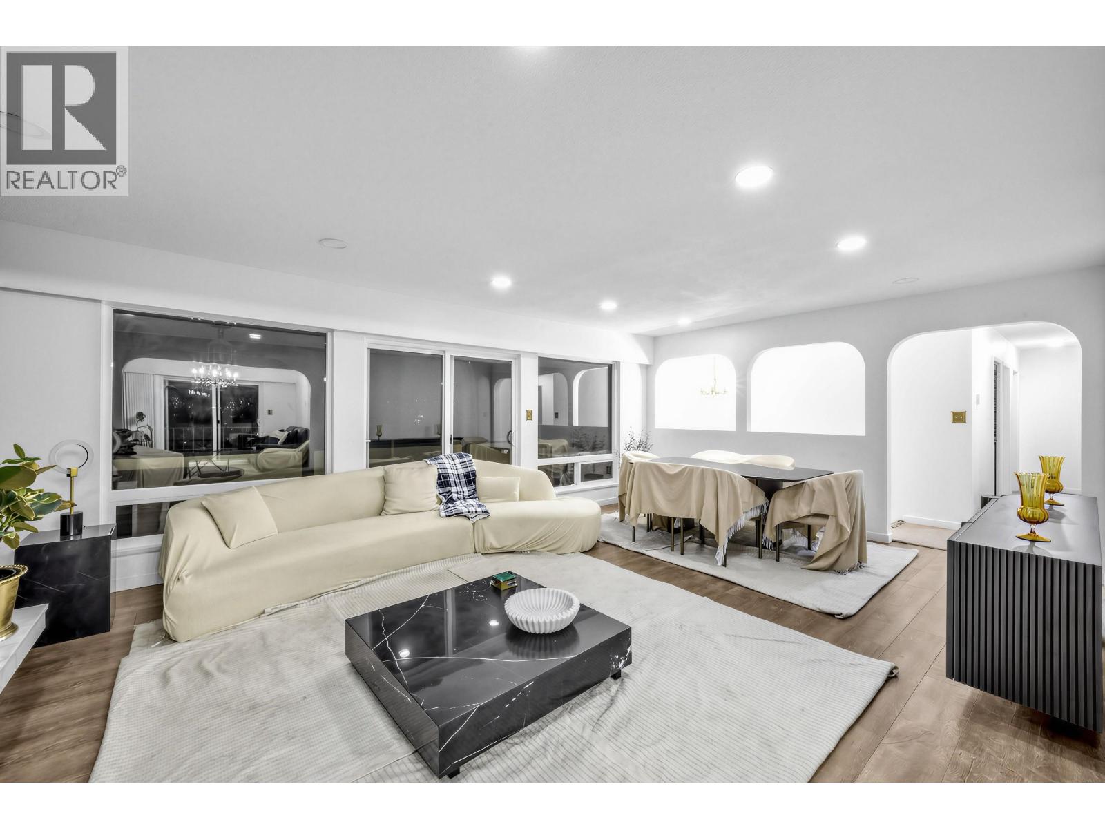 5478 Heathdale Court Property Photo 4