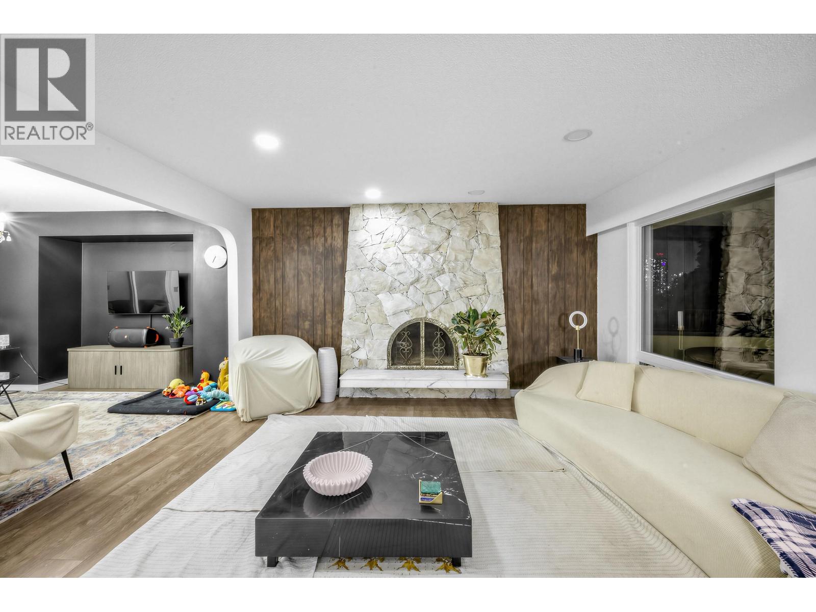 5478 Heathdale Court Property Photo 6