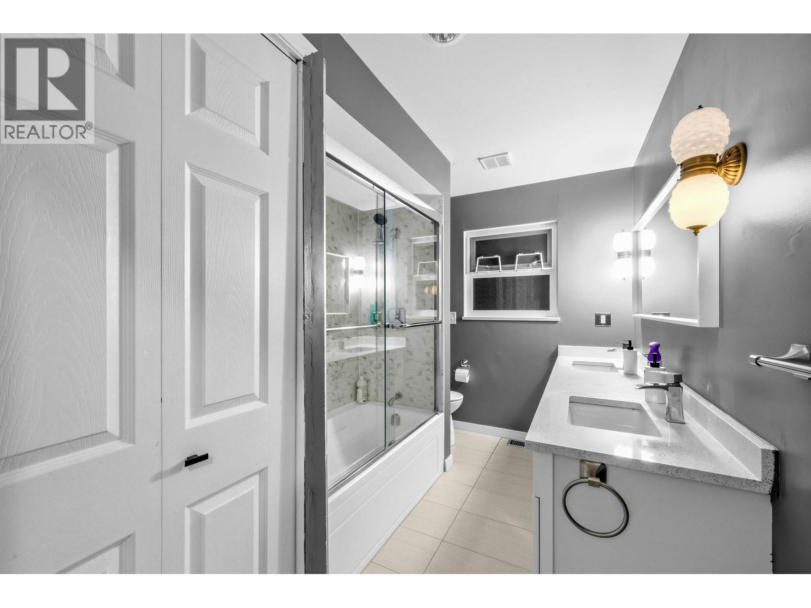 5478 Heathdale Court Property Photo 16