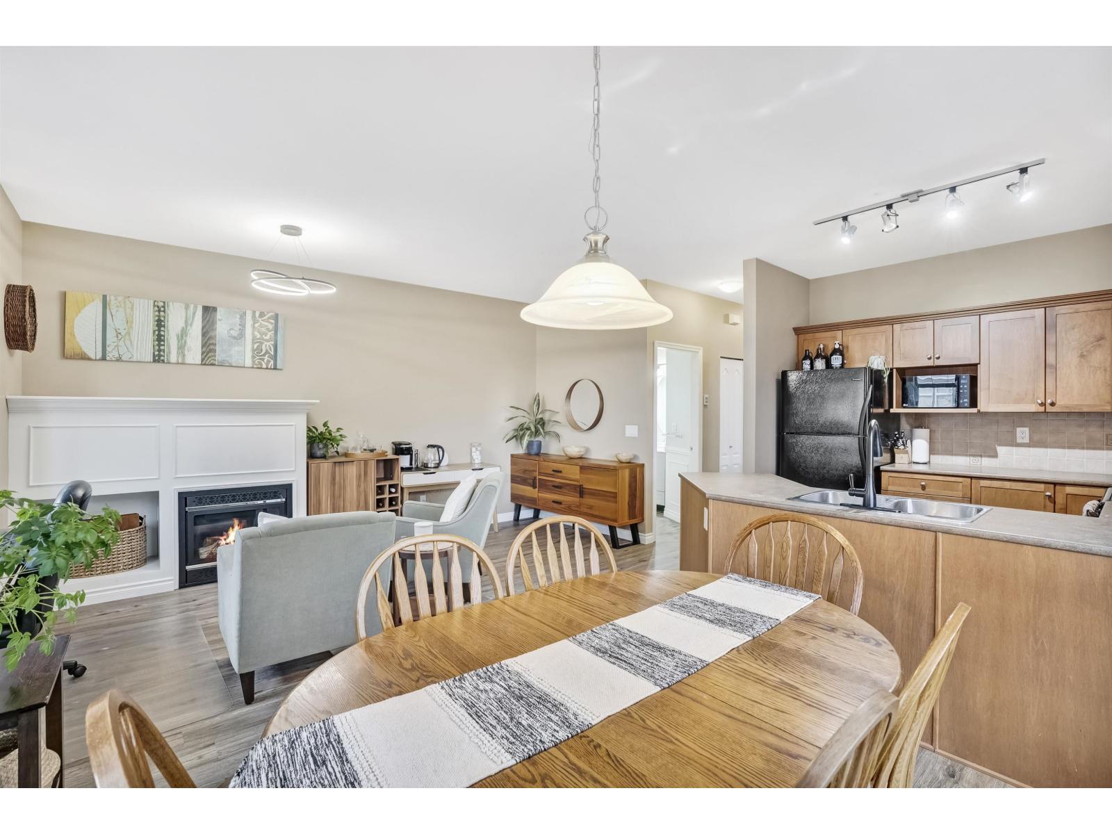 5 6588 188 Street Property Photo 2