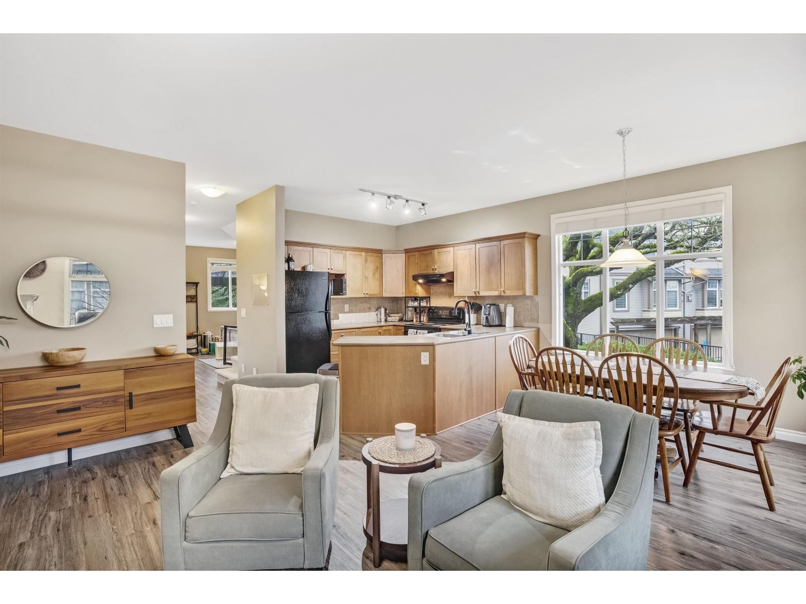 5 6588 188 Street Property Photo 13
