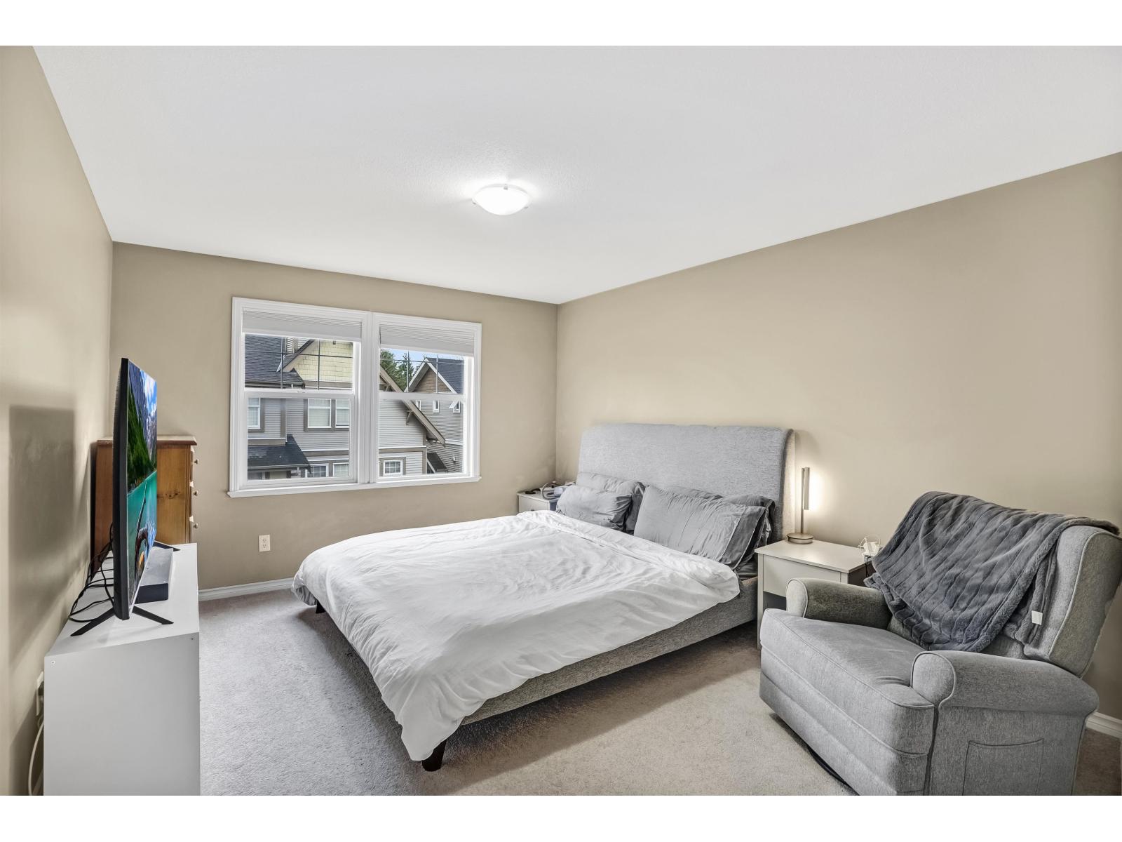 5 6588 188 Street Property Photo 15