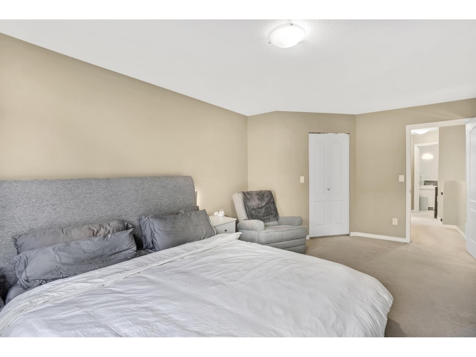 5 6588 188 Street Property Photo 16