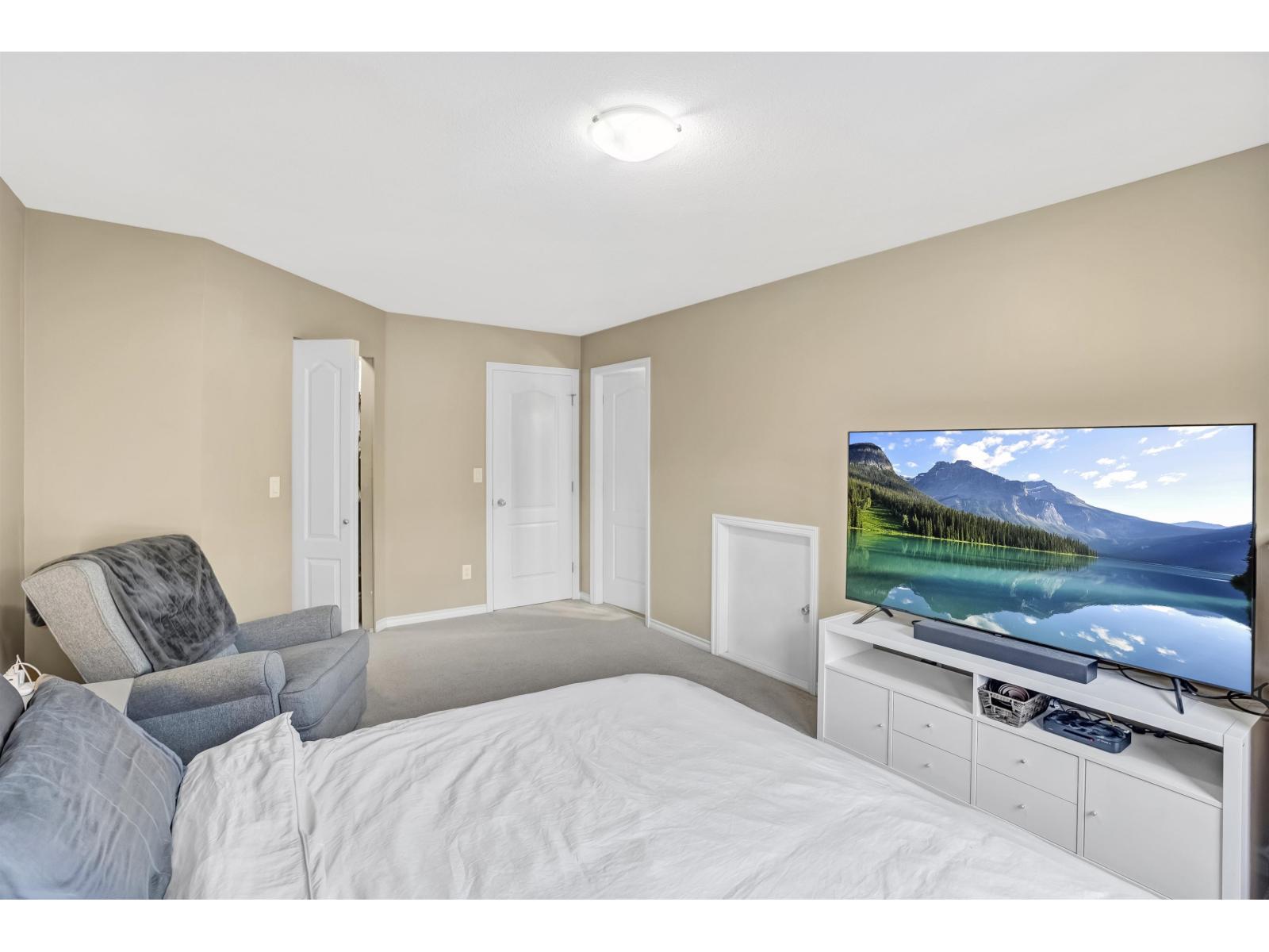 5 6588 188 Street Property Photo 18