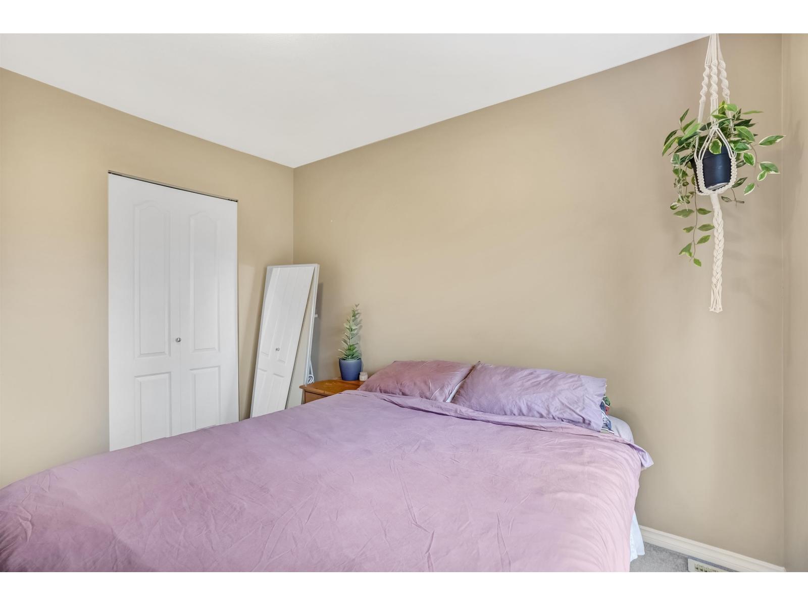 5 6588 188 Street Property Photo 26